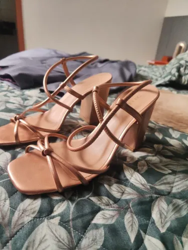Sandália feminina rosé dourada