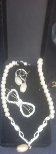Conjunto de colar de pérolas com pingente 