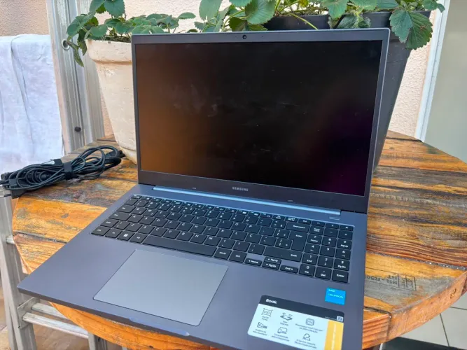 Notebook Samsung Book 15,6 | SSD | Carregador Original | Impecável