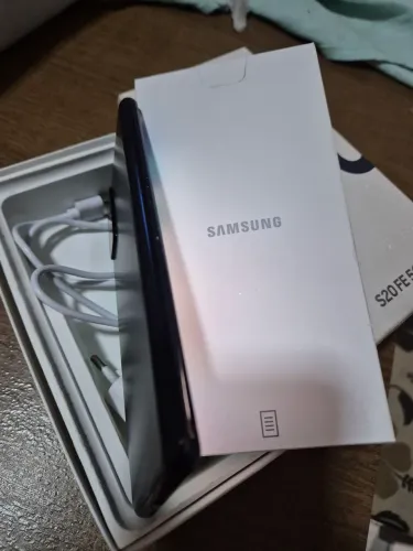 S20 muito novo 256gb resistente a água e poeira