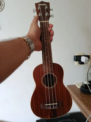 Ukulele Shelby novo
