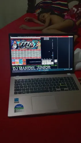 Vendo notebook novinho