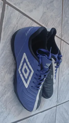 Chuteira society Umbro Fifty