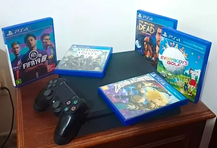 PS4 Slim 500Gb Semi Novo + 5 jogos