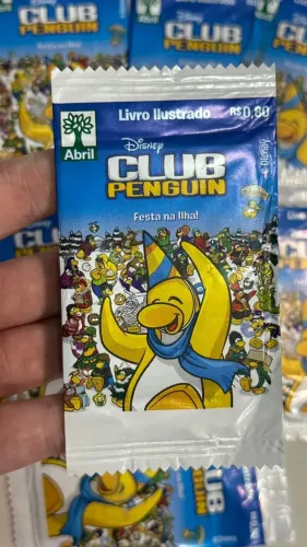 Pacote de Figurinhas Disney Club Penguin Festa na Ilha! | Editora Abril 2011