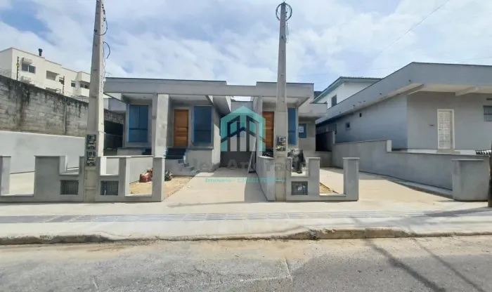 Casa Geminada à Venda em São Sebastião, Palhoça  2 Quartos