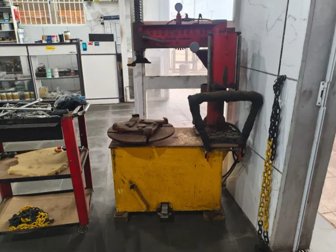 Vende-se rampa elevacar e máquina desmontadora de pneus 
