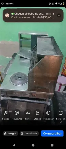 Carroça de espetinho cachorro quente