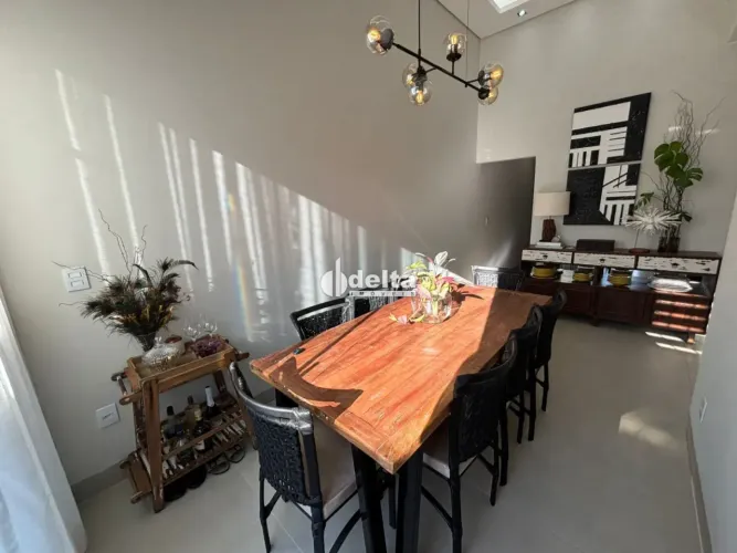 Casa disponível para venda e locação no bairro Novo Mundo em Uberlândia MG