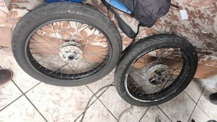 Vendo rodas raiadas da fan 150 esdi freio a disco dianteira 
