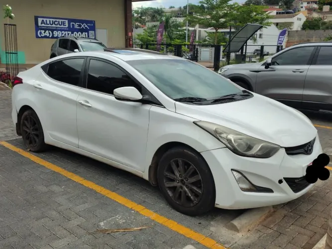 Hyundai Elantra GLS 2.0 16V Flex Aut. 2015