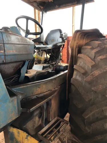 Trator FORD 6610 ano 98 vai com concha e lâmina resivado zerinho só pegar e trabalhar
