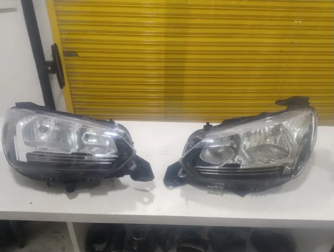 par de farol do Peugeot 208 2021 a 2026 