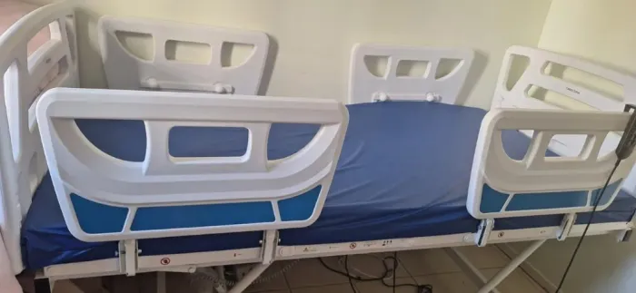 Cama Hospitalar Elétrica 8 Movimentos Com Colchão D28 Branco 127/220v
