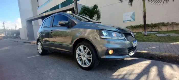 RODA GOLF EUROPEU - VENDO OU TROCO 205/50/17 - 5X100