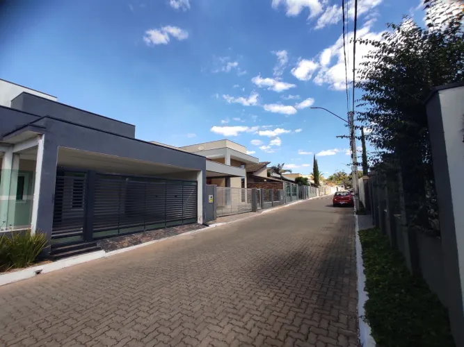 2 casas na laje rua 10B casa da frente 4 quartos 2 SUÍTES fundos 2 quartos