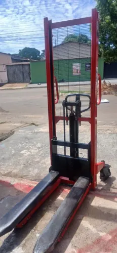 Empilhadeira manual 1500 kg