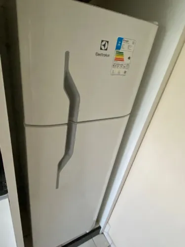 Geladeira Electrolux 260L