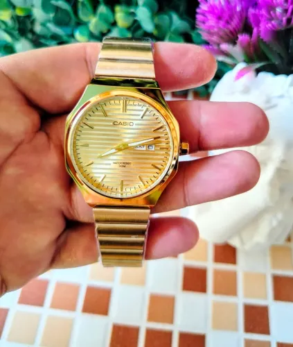 Relógio Casio retrô calendário