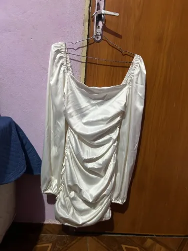 vestidos brancos, nunca usados, ficaram curtos, tam M os dois, valores de cada um