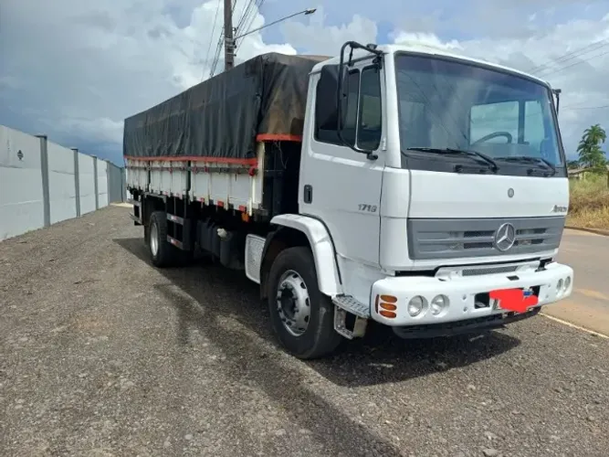 Vendo Mercedes-Benz ATRON 1719- ANO/MODELO 2015