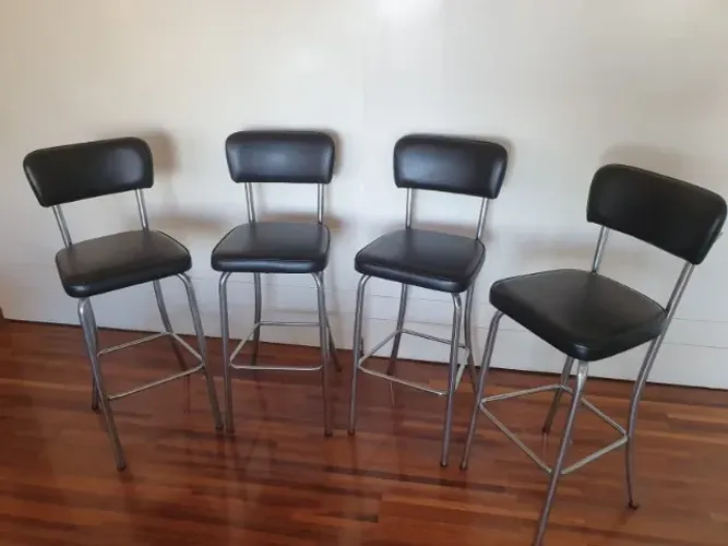 Banqueta Alta Tok Stok -jogo com 4 pç- Usadas em bom estado.