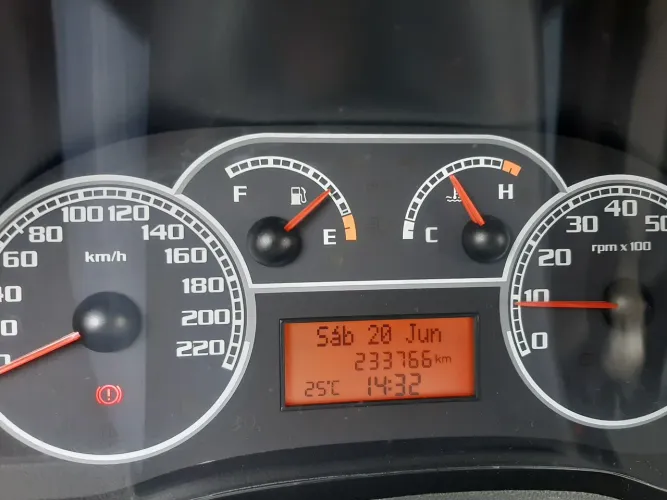 Fiat Siena HLX 1.8 MPI Flex 8V 4P 2008