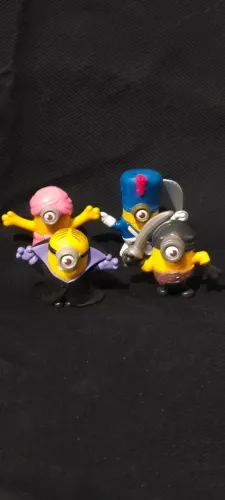 Kit com 4 Miniaturas Minions 5 cm + 1 Brinde Surpresa
