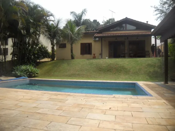 Casa próximo ao Miolo da Granja - cercado de muito verde. Até 30% de permuta - Próximo Sho