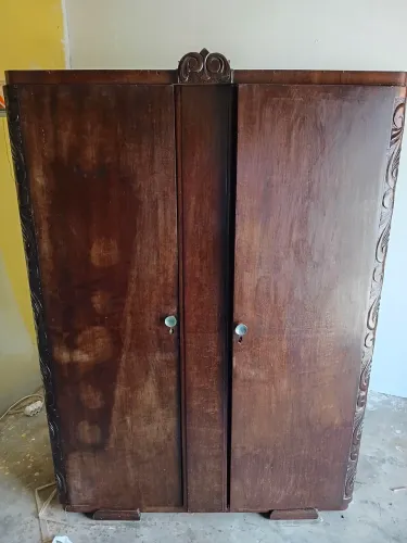 Guarda - roupa retrô 