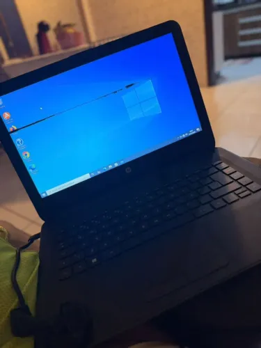 Notebook HP 240 G4 Intel Core i3, 4 GB RAM, HD 500 GB - Funcionando