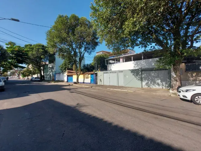 Vendo ou troco por apartamento casa no centro de vila velha 3 moradias