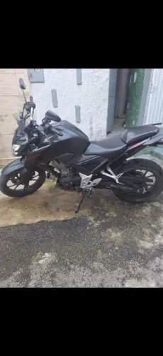 A moto está em ótimo estado, quero vender ela por que preciso do dinheiro