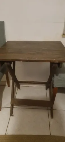 Vendo uma mesa usada ,pinus, rústica 