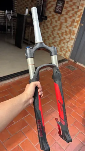 Suspensão rock shox reba