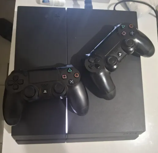 Playstation 4 fat 500gb com 2 controles