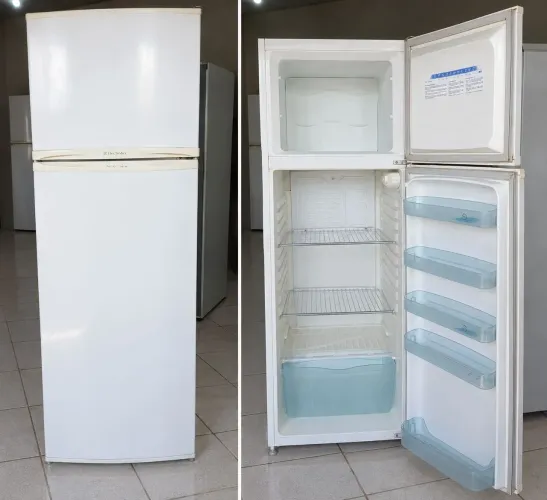 Geladeira normal bem conservada