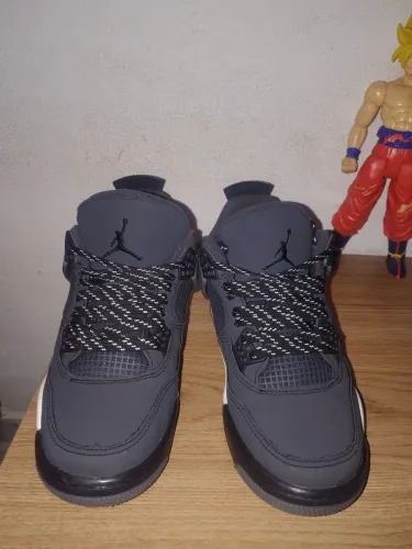Tenes Jordan 4 retro