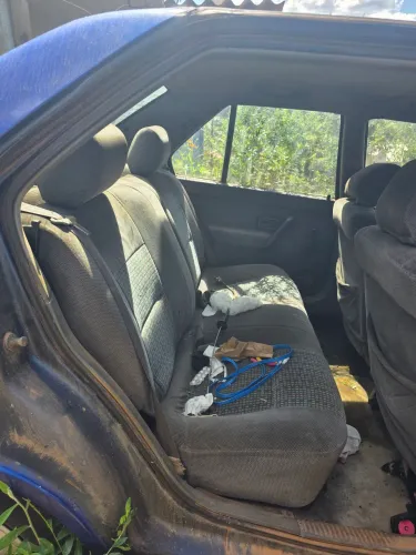 Peças avulsas R19. Carro com baixa no Detran