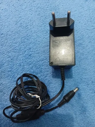 Fonte Carregador Universal 12V (Plug Agulha/Pino Fino)