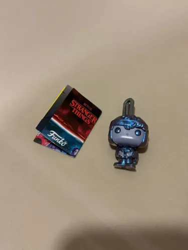 Stranger Things Dustin mundo invertido kinder joy
