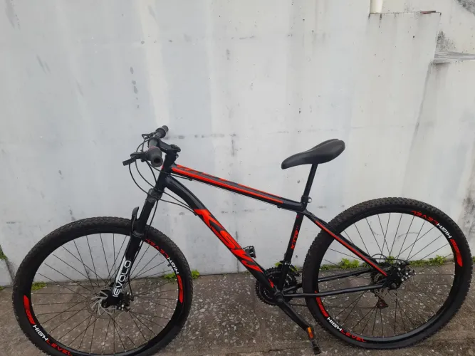 Bicicleta aro 29 pouco usada, com marcha, faço a revisão antes da venda