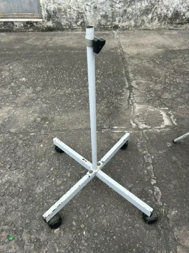 Suporte de Luminária com Rodinha