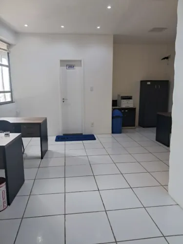 Oportunidade! 2 Salas Comerciais com total de 100m² no Vinícius de Moraes, Calhau, São Luí