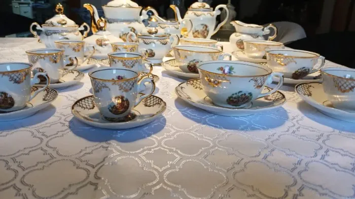 JOGO COMPLETO CHÁ E CAFÉ- PORCELANA REAL VINTAGE - 31 PEÇAS