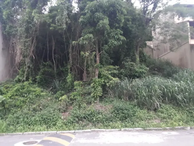 EXCELENTE TERRENO NO CONDOMINIO VALE DAS ACÁCIAS