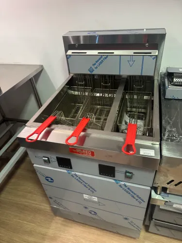 Fritadeira industrial bipartida 3 cestos trifásico 380w
