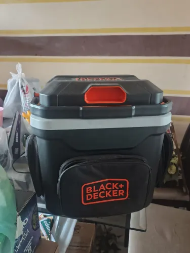 Mini Geladeira portatil blacker +Decker.