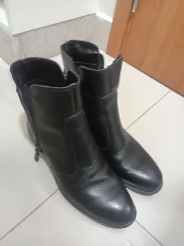 Bota NOVA couro legítimo 38/39