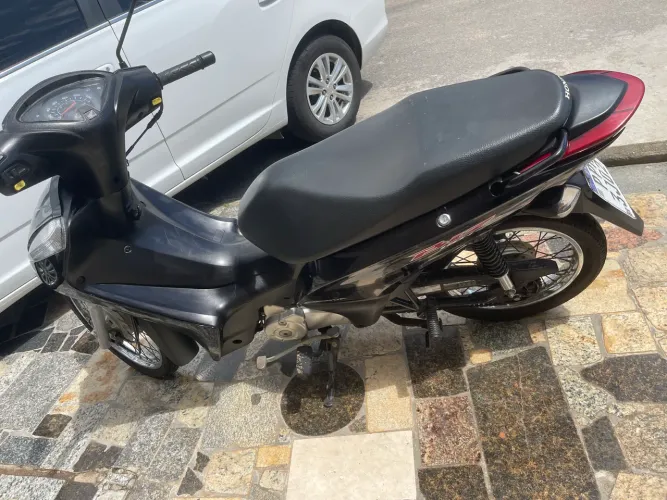 Honda Biz impecável 